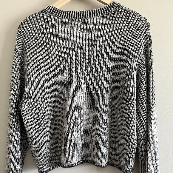 NWT|  H&M Divided Crewneck Pullover Sweater | Size Small - Picture 2 of 6
